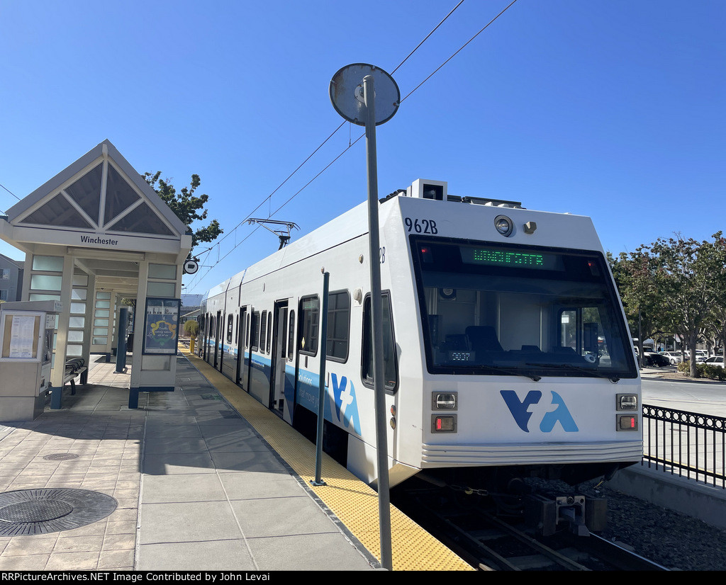 VTA trains at Winchester Station